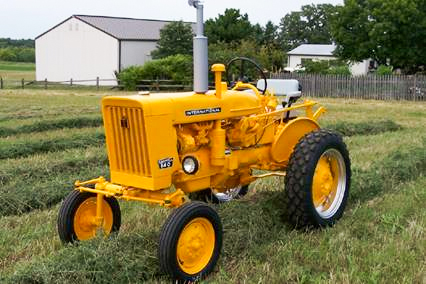  1976-International-140-full.jpg